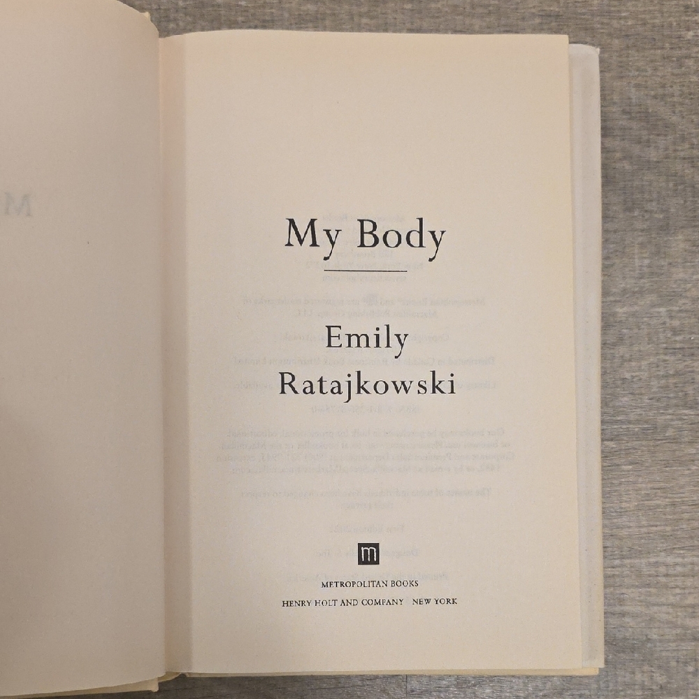 Emily Ratajkowski My Body Book - Picture 4 of 10